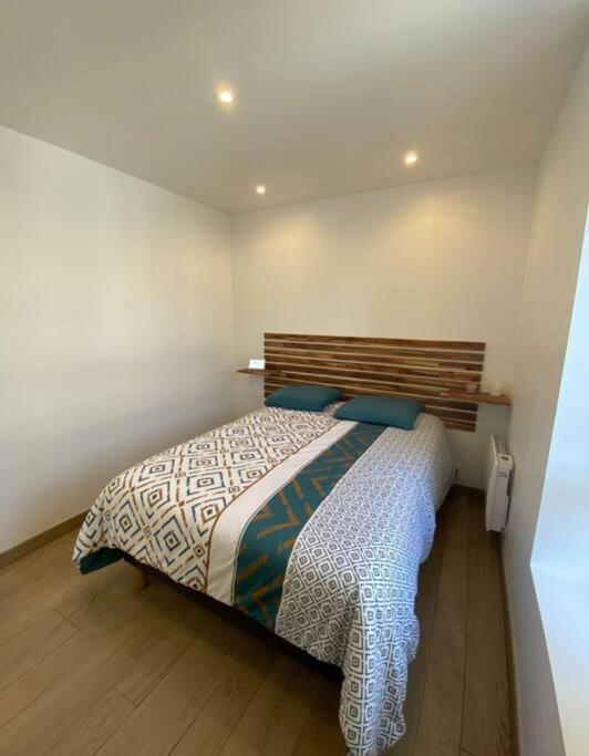 Appartement Avec Terrasse Кимпер Екстериор снимка