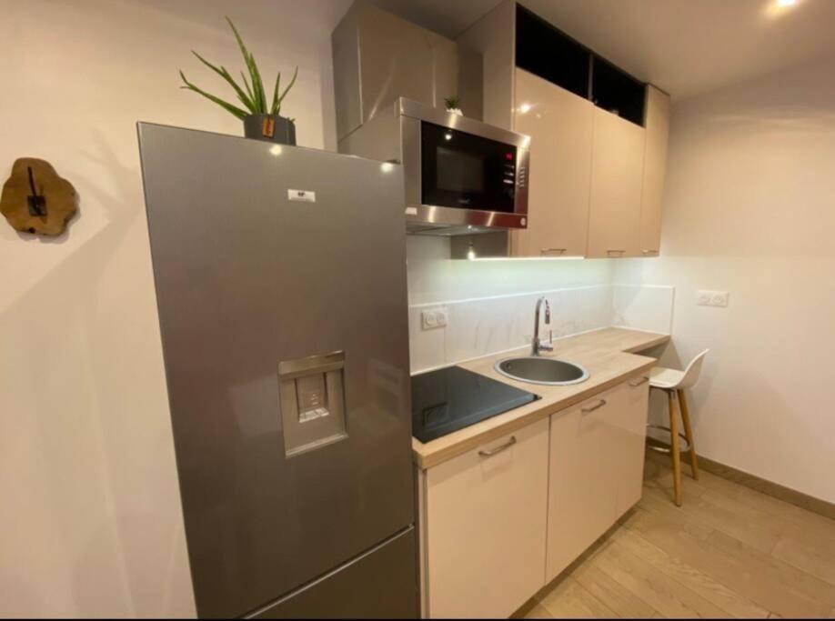 Appartement Avec Terrasse Кимпер Екстериор снимка