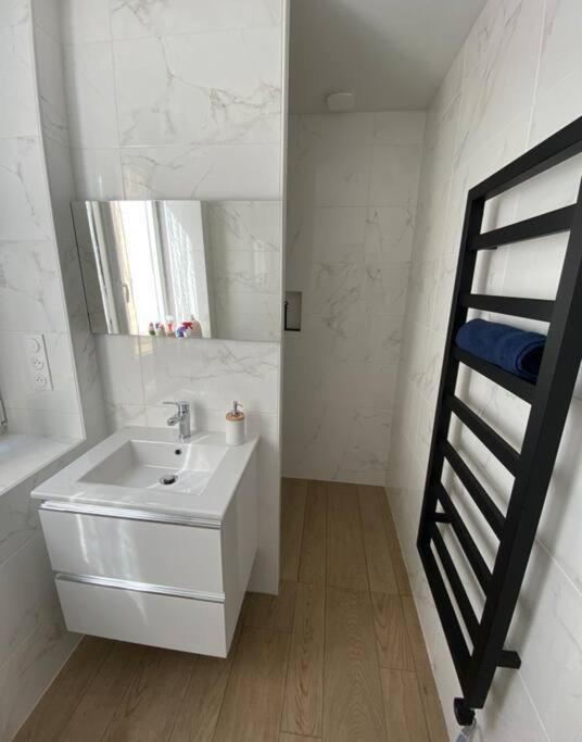 Appartement Avec Terrasse Кимпер Екстериор снимка